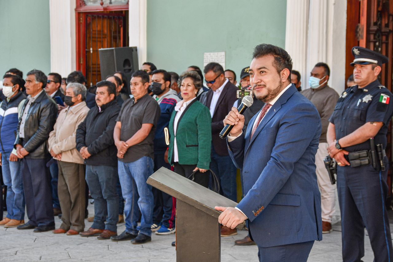 Celebrar a la bandera es celebrar nuestra identidad mexicana: Salvador Santos Cedillo